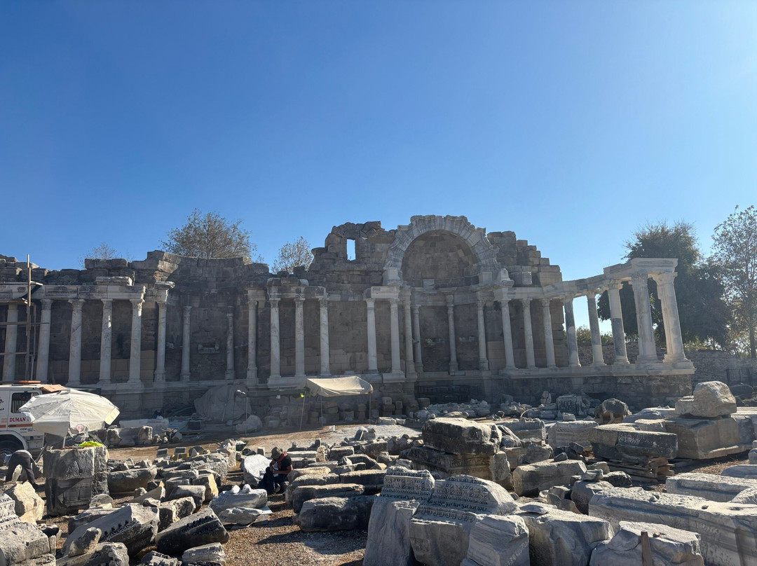 Monumental Fountain (Nymphaeum)景点图片