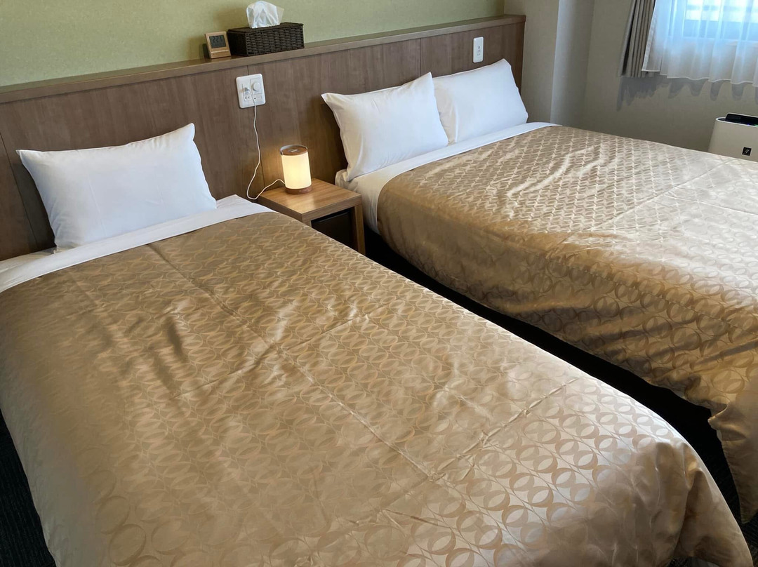 Yenn's Marina inn. RYCOM