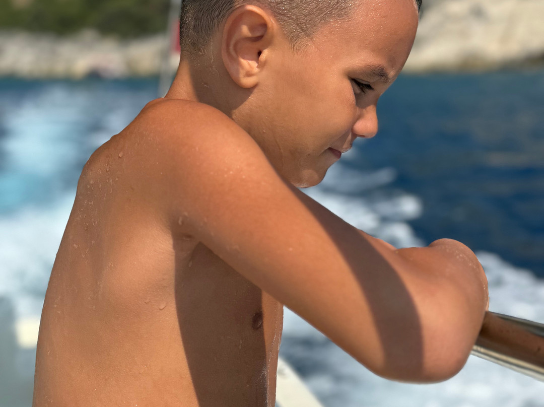 Himara Beach Hopping Tours景点图片