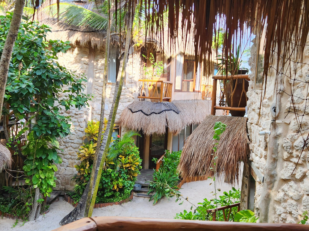 图兰阿赖耶阿华乌酒店主图