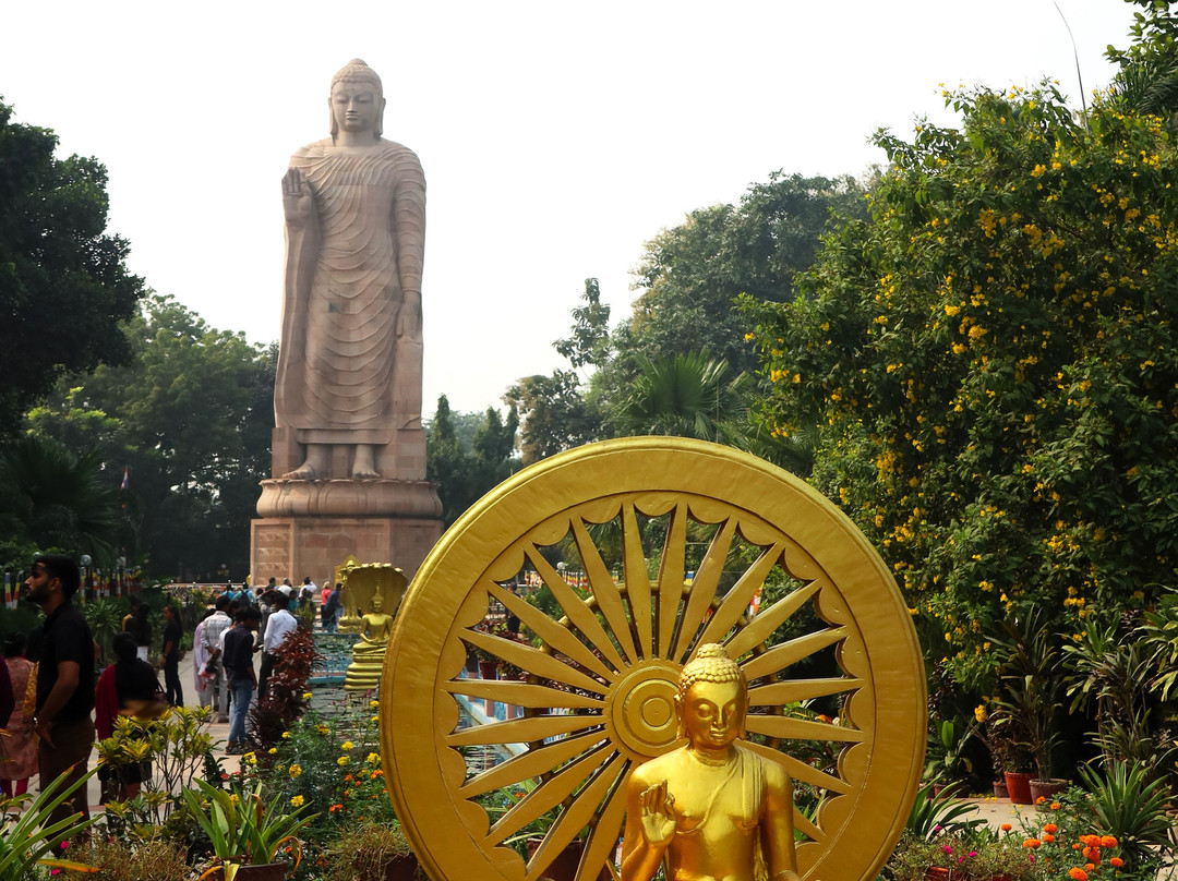 Statue of Standing Buddha景点图片