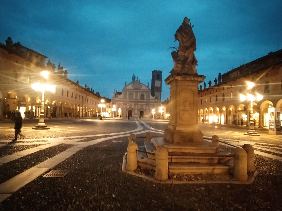 Statua San Giovanni Nepomuceno景点图片