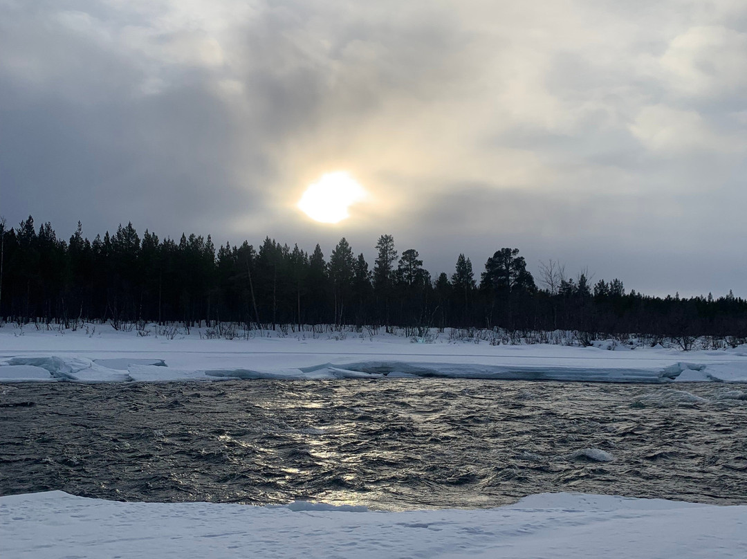老爷爷极光团-基律纳必去景点