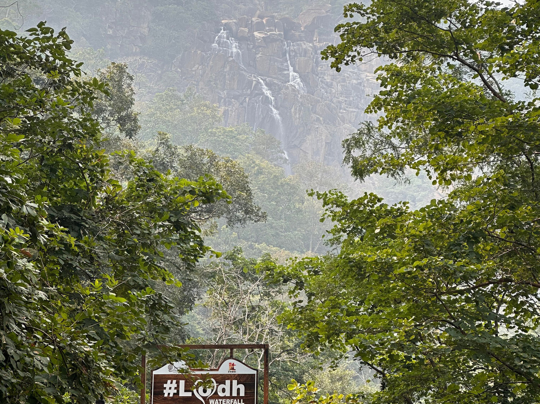 Lodh Waterfalls景点图片