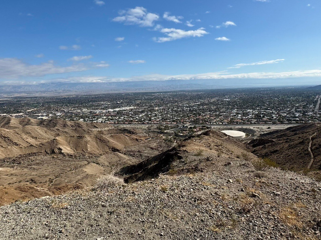 Palm Desert Cross Hiking Trail-棕榈沙漠必去景点