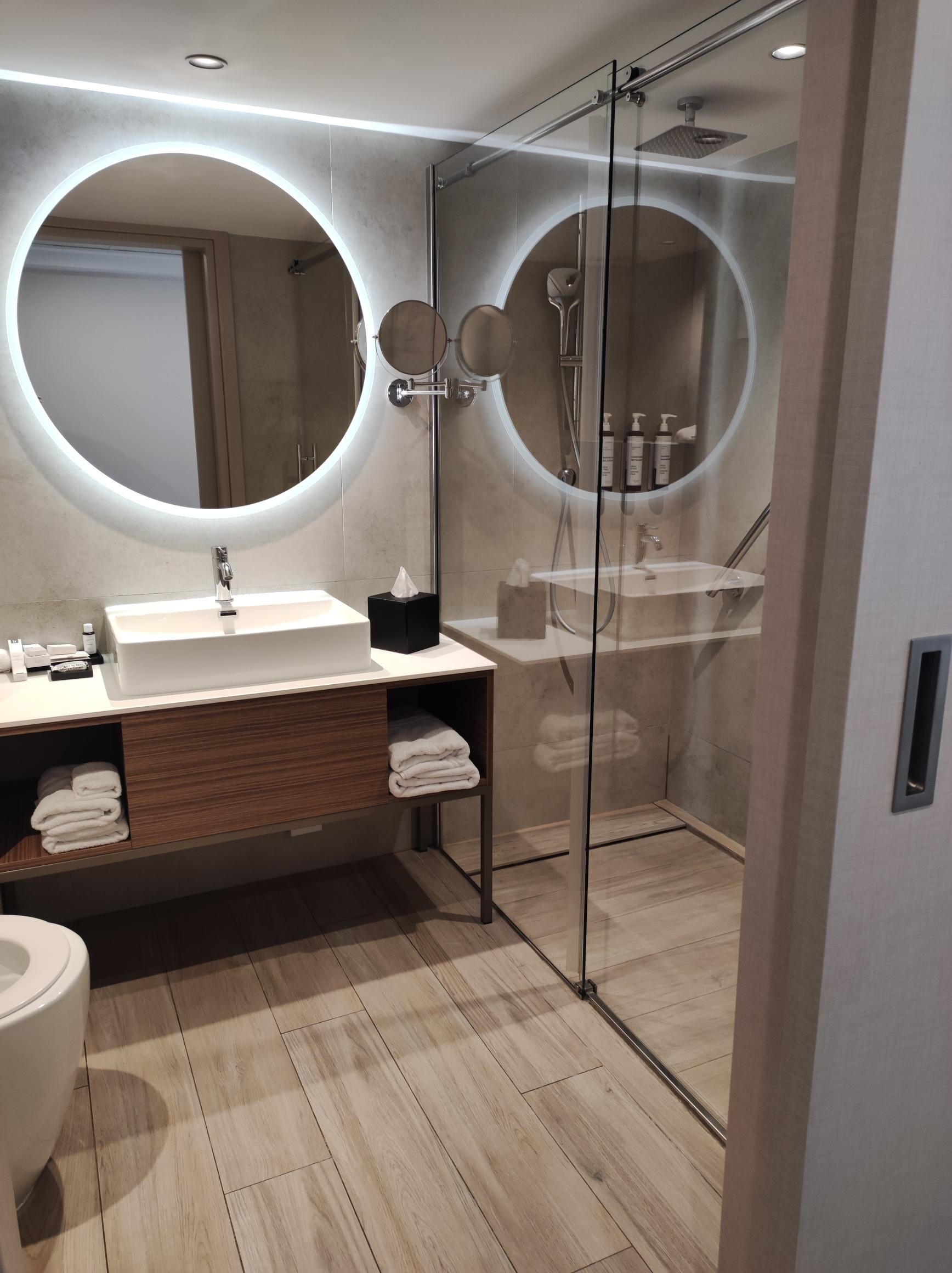 AC Hotel St. Julian's-浴室