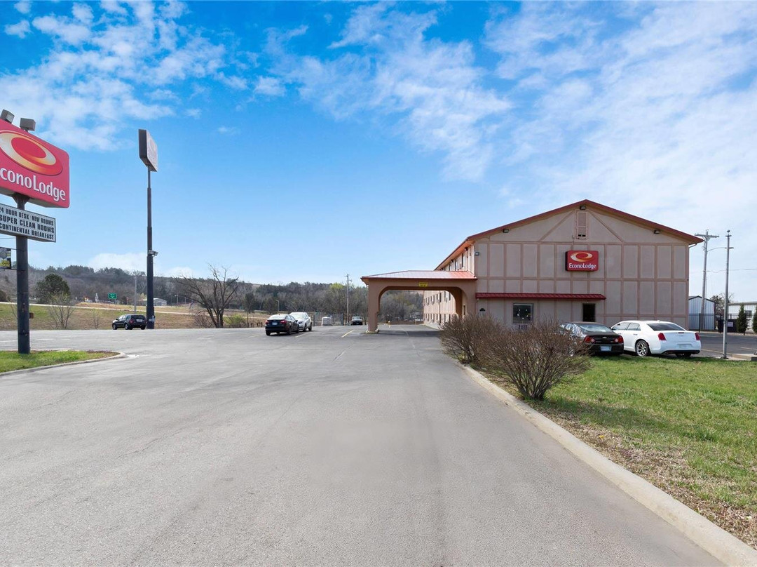 Dwight酒店住宿-Love Hotels Junction City I-70 - Near Fort Riley By OYO