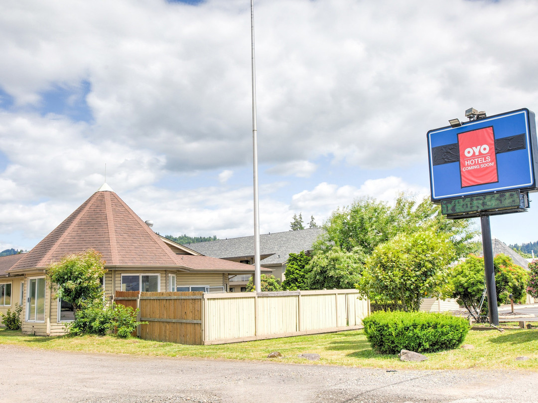 OYO Woodland Hotel and Suites