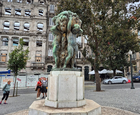 Abundância Os Meninos Sculpture-波尔图必去景点