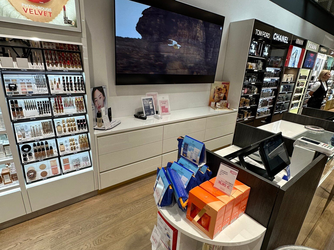 Fashion Outlet Parndorf-旁村必去景点