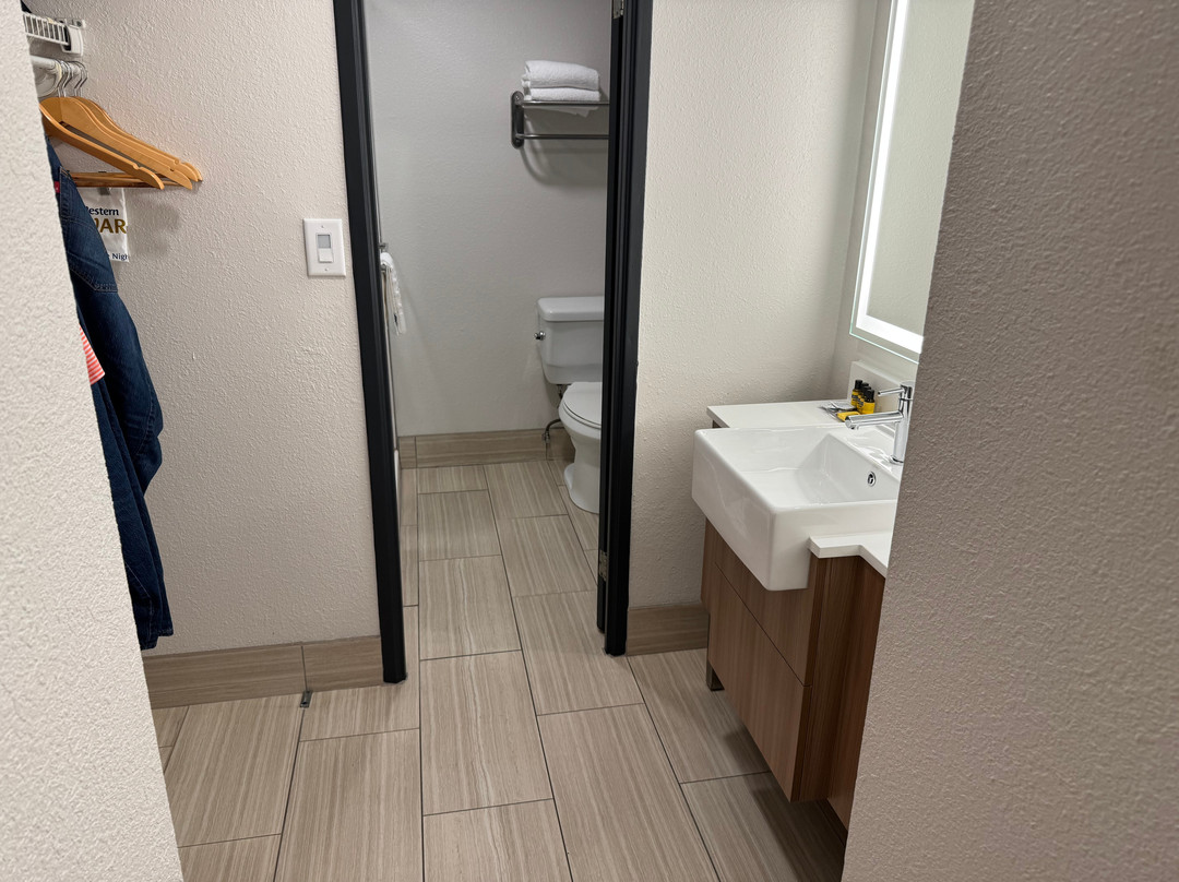 亚特兰大机场东贝斯特韦斯特优质酒店主图