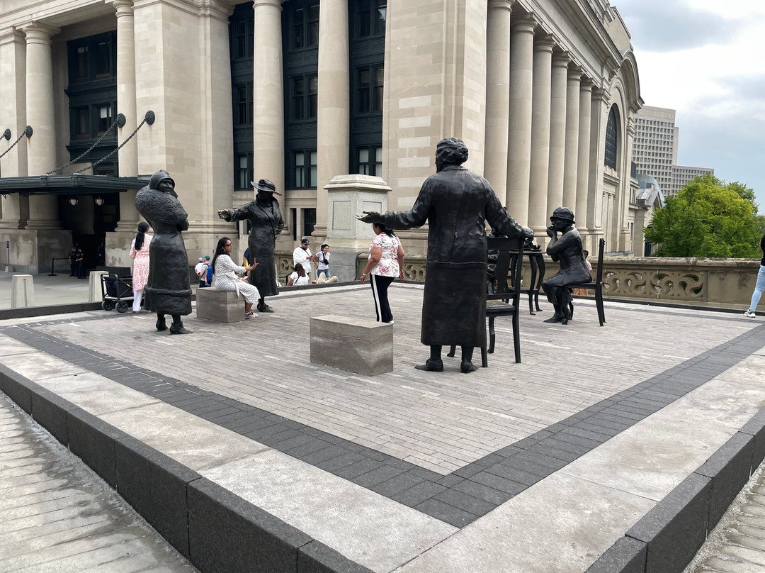 Famous Five Monument-渥太华必去景点