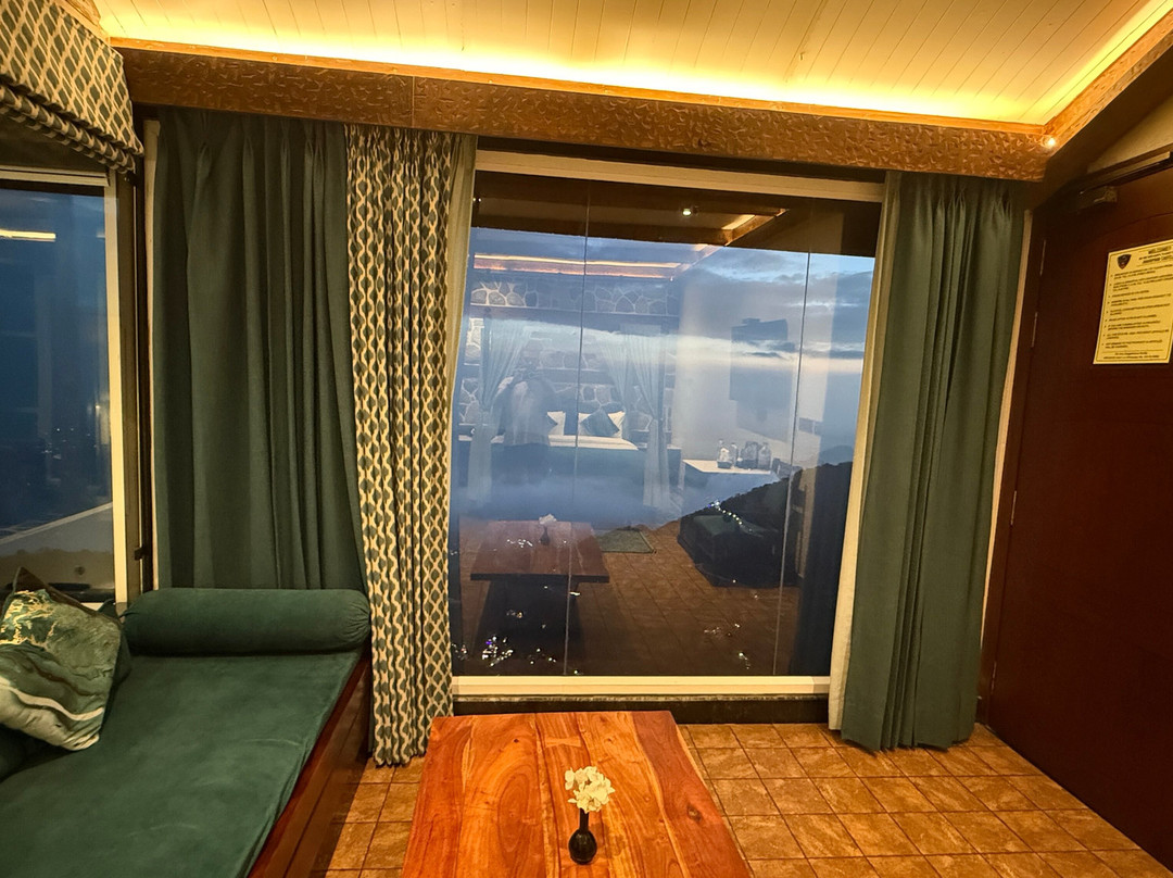 Jharipani Castle主图