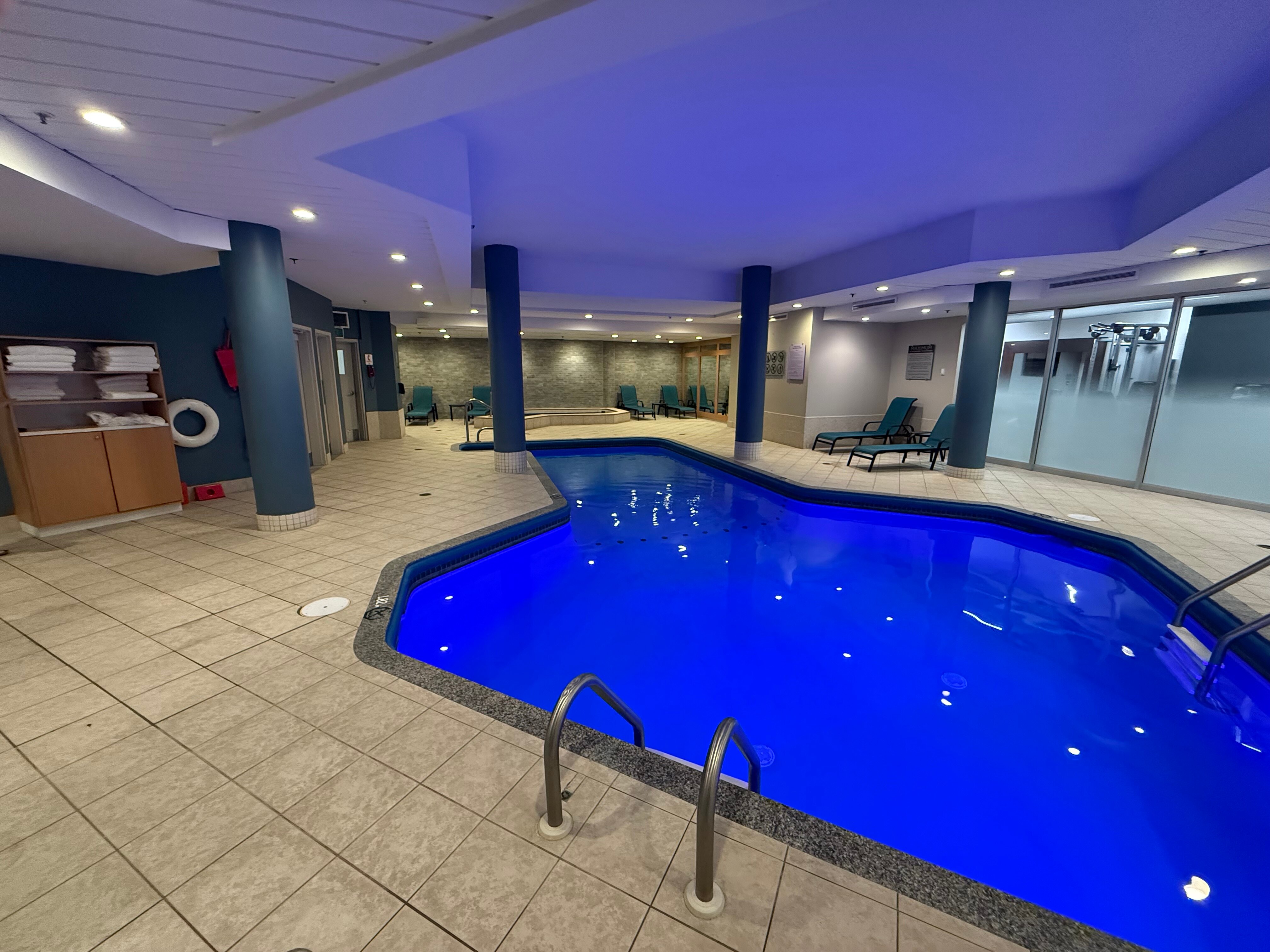 Hilton Montreal/Laval-泳池