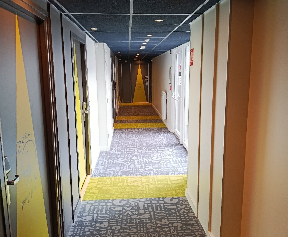 宜必思快捷瑟堡拉格拉斯里酒店主图