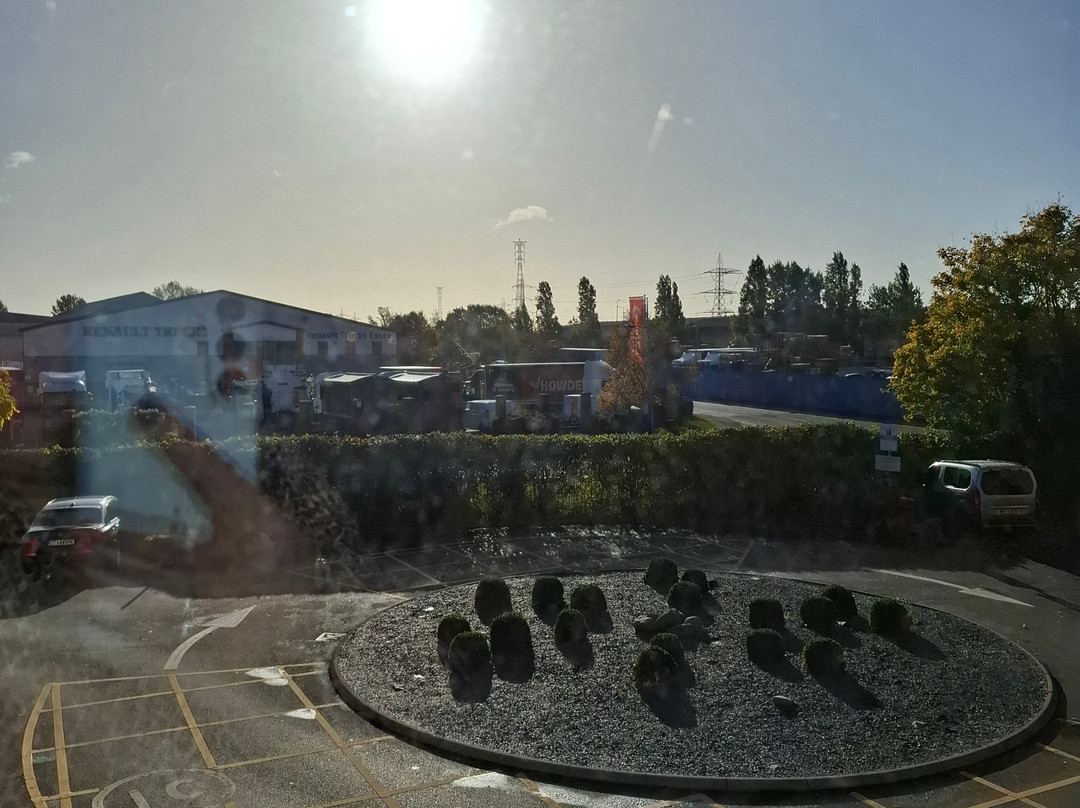 宜必思伦敦瑟罗克 M25 酒店主图