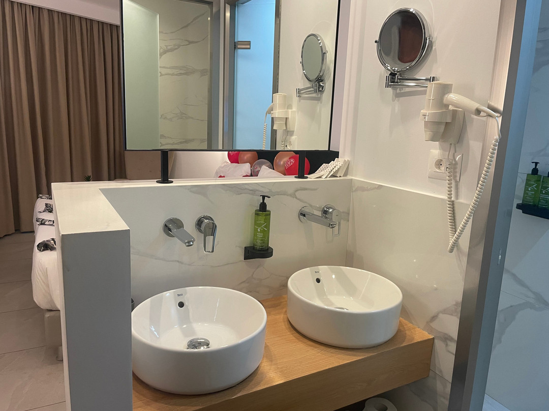 黛安娜皇宫酒店主图