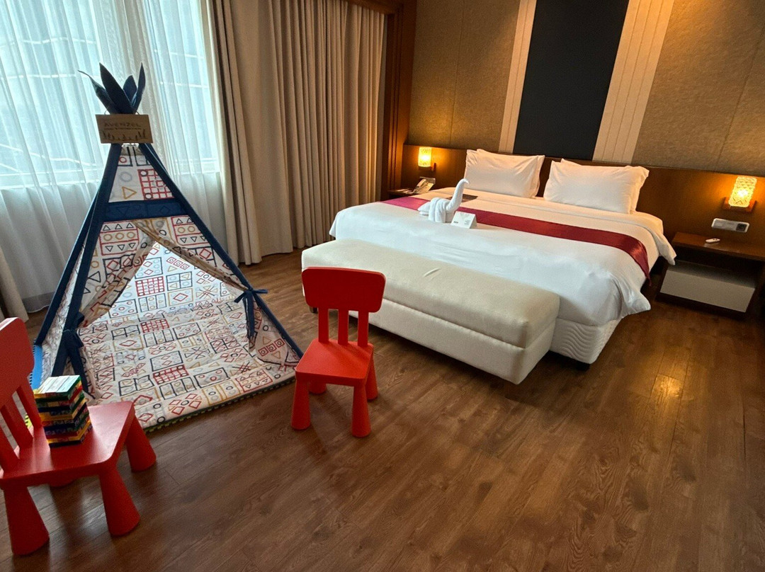Avenzel Hotel and Convention Cibubur主图