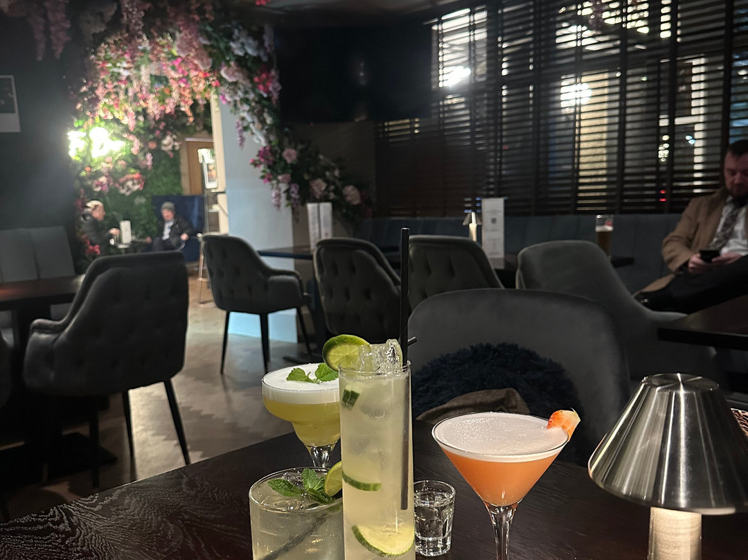 The Tudor Hotel Airdrie主图