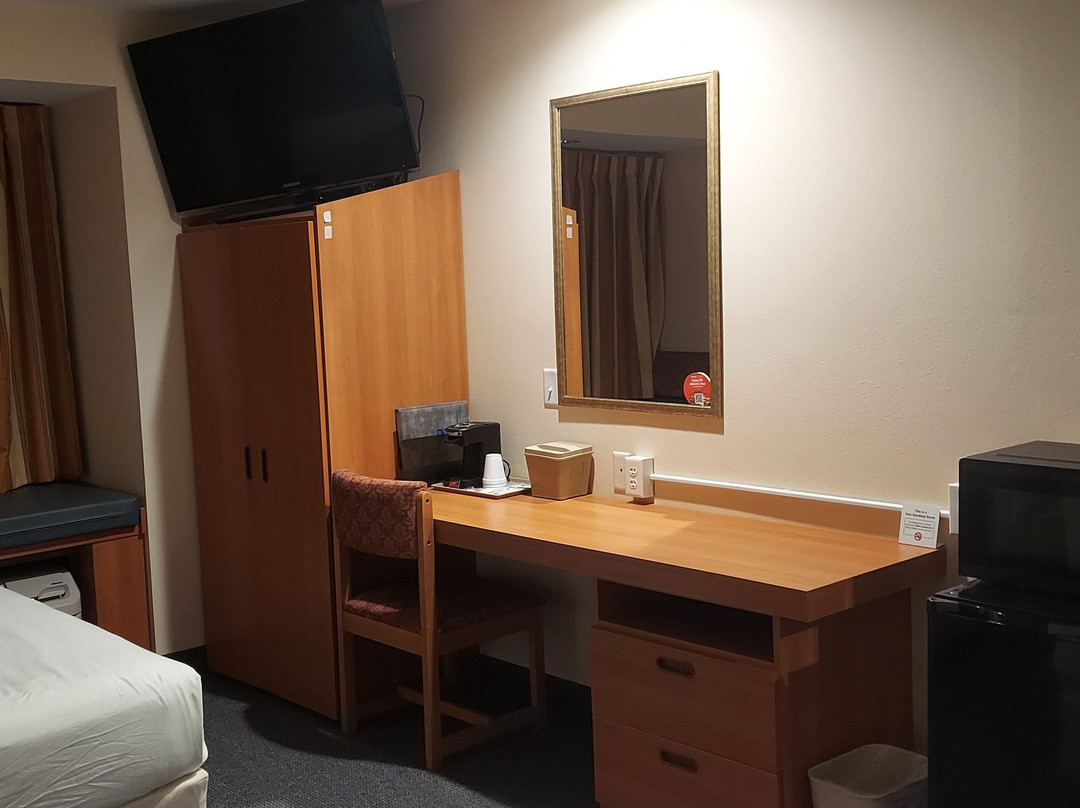 科尔法克斯麦克罗特客栈&套房酒店主图