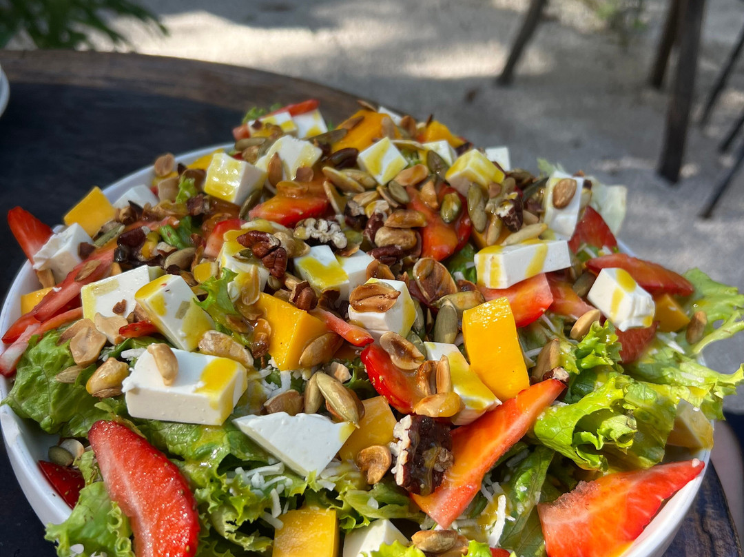 The Yellow Nest主图