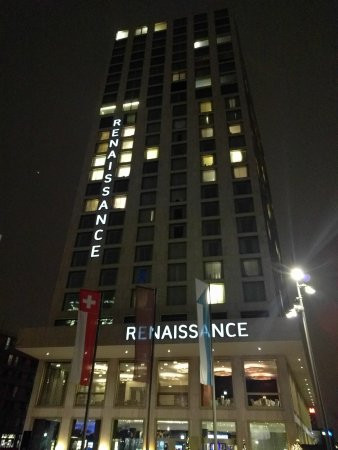 苏黎世大厦万丽酒店主图