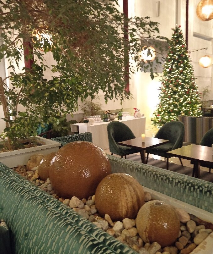 卡文水晶酒店主图