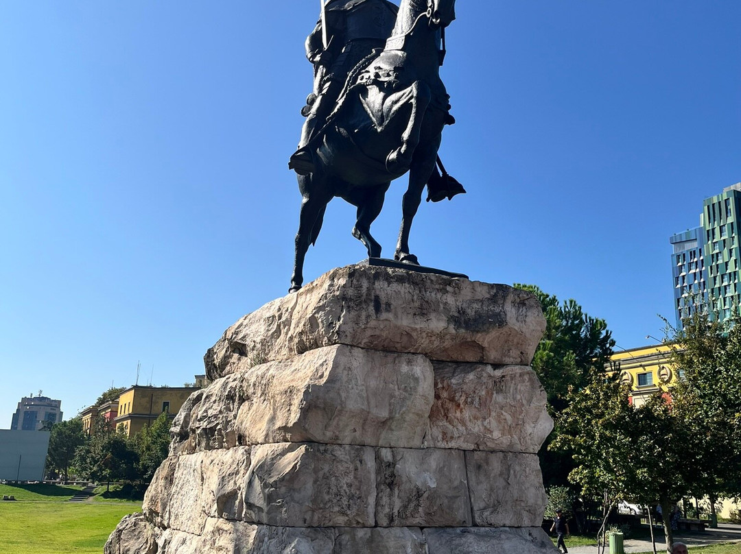 Skanderbeg Statue-地拉那必去景点