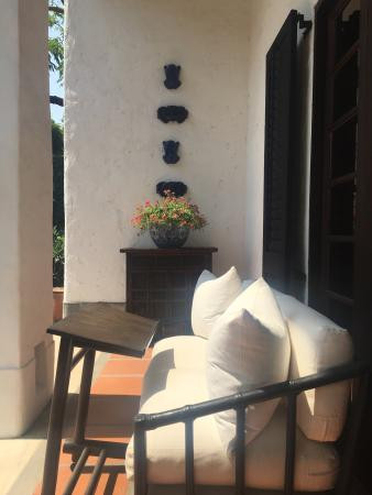 拉差曼哈酒店主图