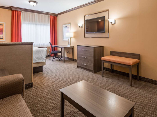 贝斯特韦斯特普勒斯北坎通旅馆&套房酒店主图