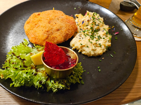 Burgstadl Aparthotel & Restaurant