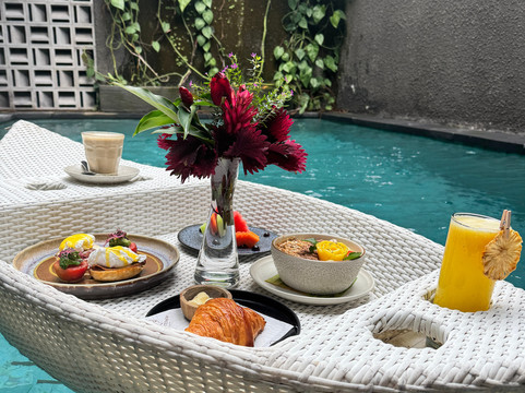 阿迪瓦纳乌纳吉套房酒店主图