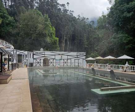 洛斯沃尔卡内斯温泉酒店主图