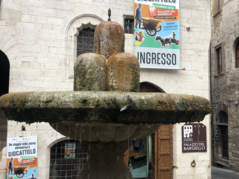 Fontana del Bargello-古比奥必去景点