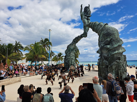 Parque Los Fundadores-普拉亚德尔卡曼必去景点