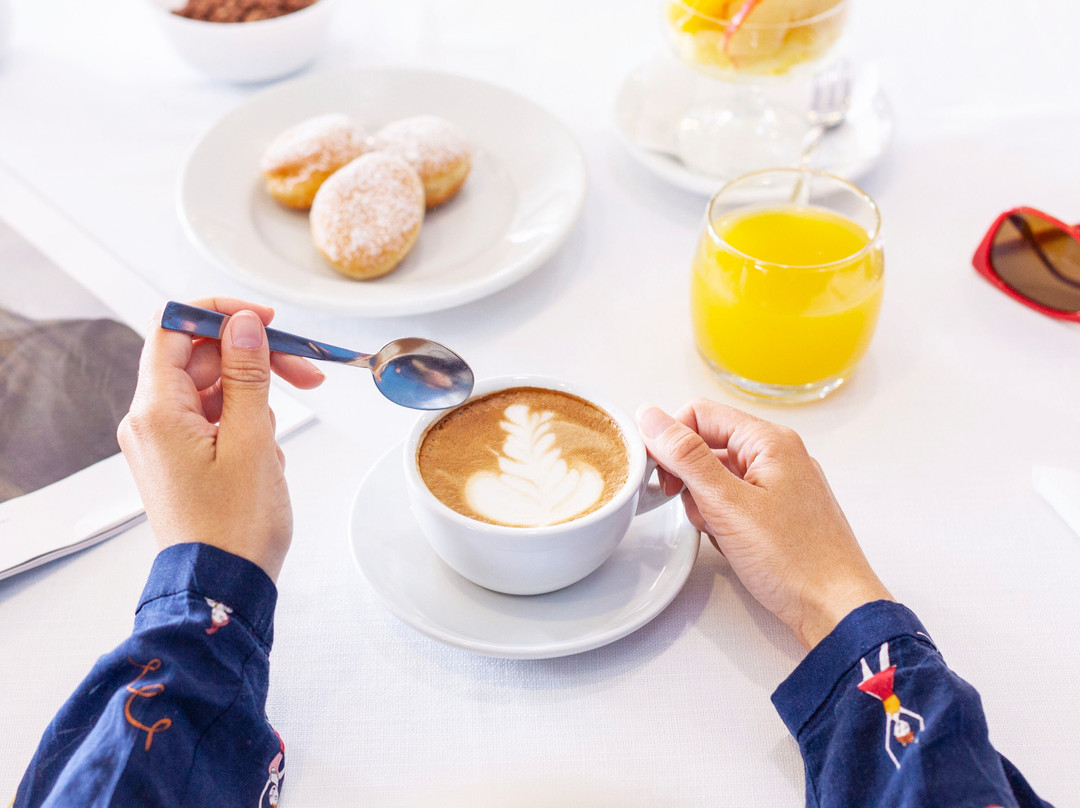 宜必思尚品特拉尼酒店主图