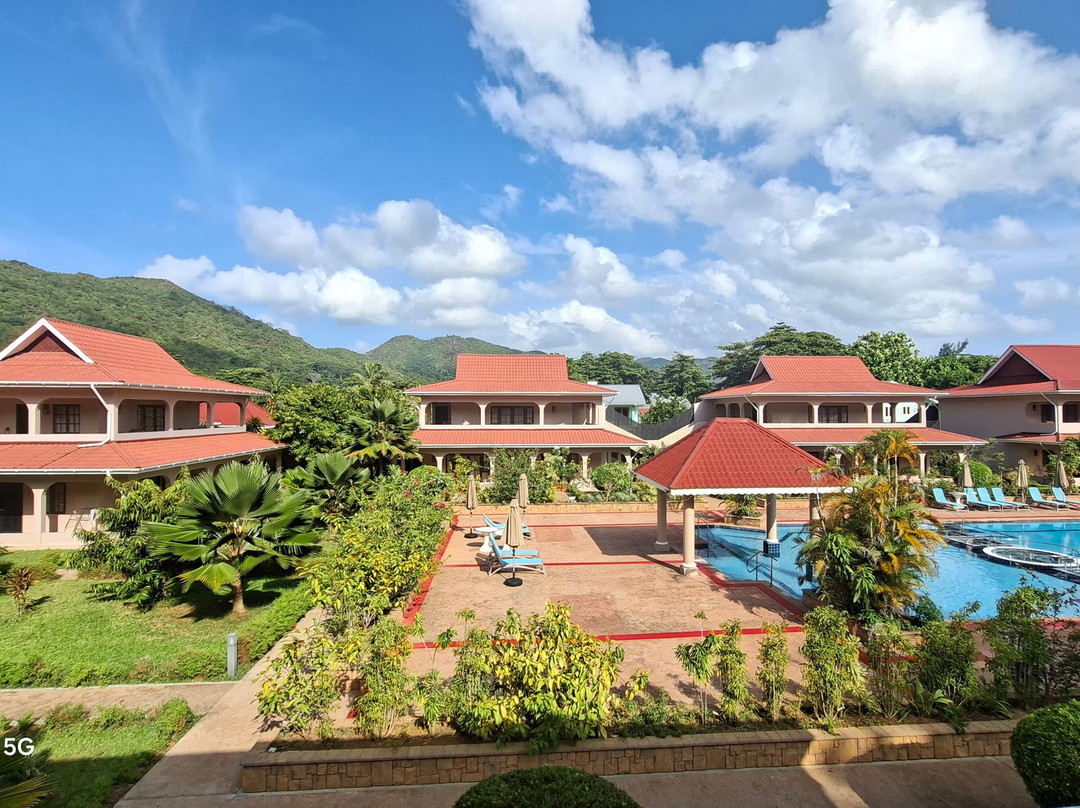 绿洲餐厅酒店和水疗中心主图