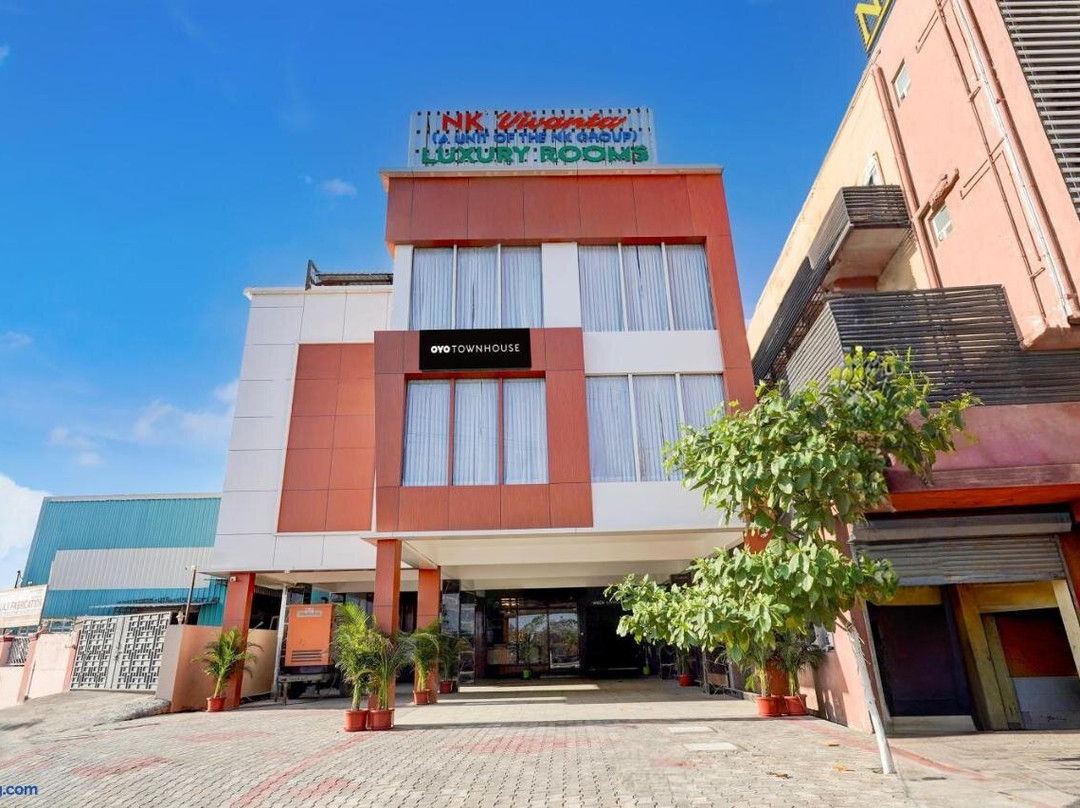 Super Townhouse NK Vivanta Luxury Rooms