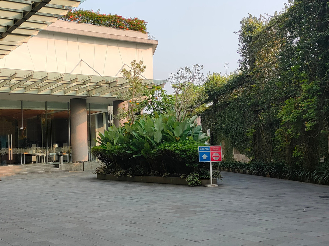 波普酒店-梭罗主图