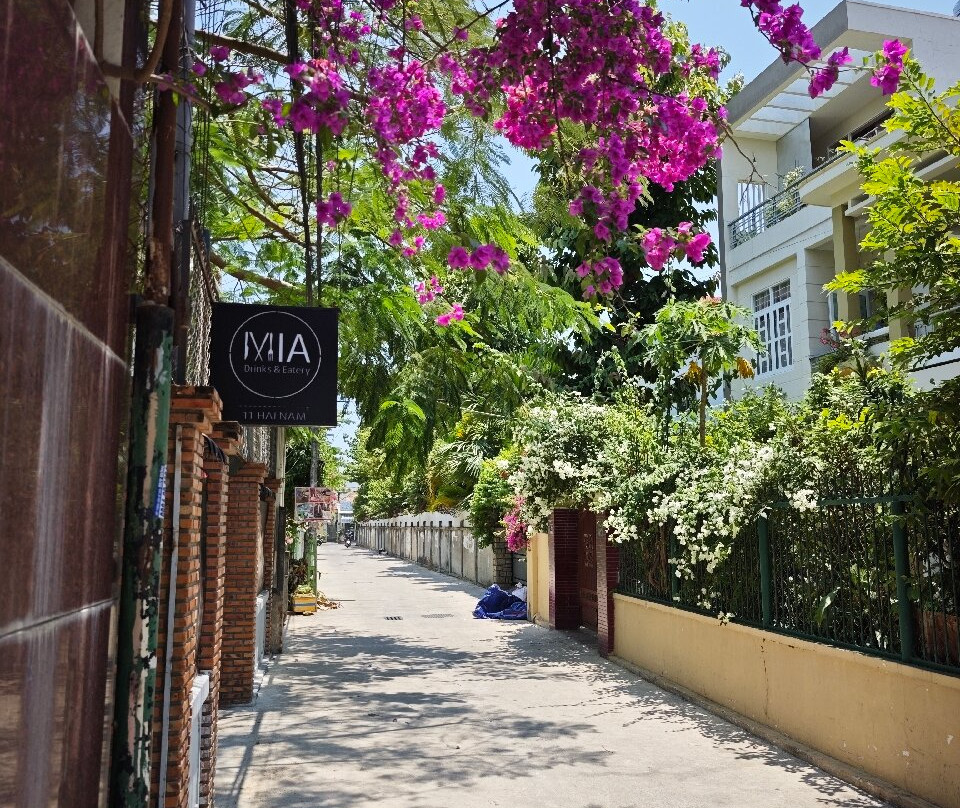 MIA Drinks & Eatery