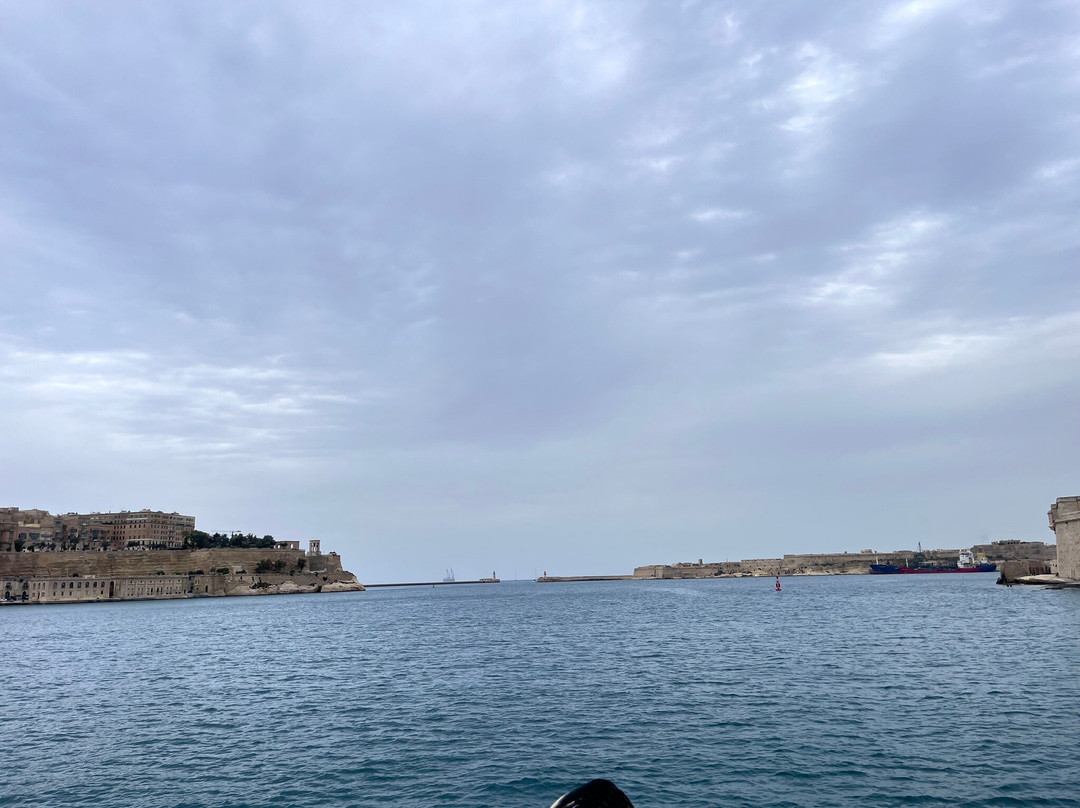 Valletta Ferry Services-斯利马必去景点