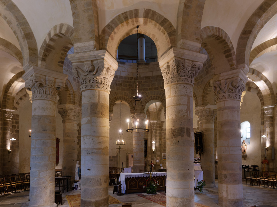 Eglise Saint-Étienne-Neuvy-Saint-Sepulchre必去景点