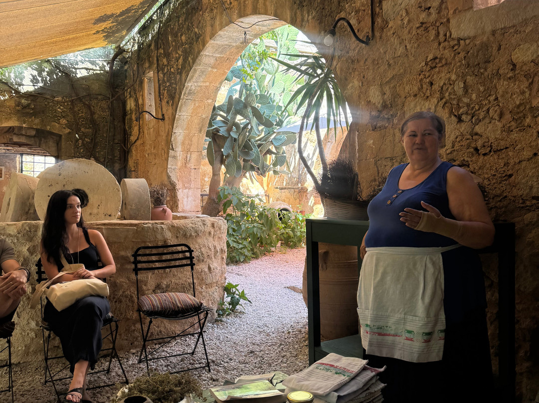 Cretan Traditional Cooking Lessons-Vamos必去景点