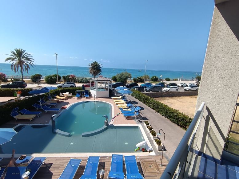 阿斯特罗套房酒店-旅行者