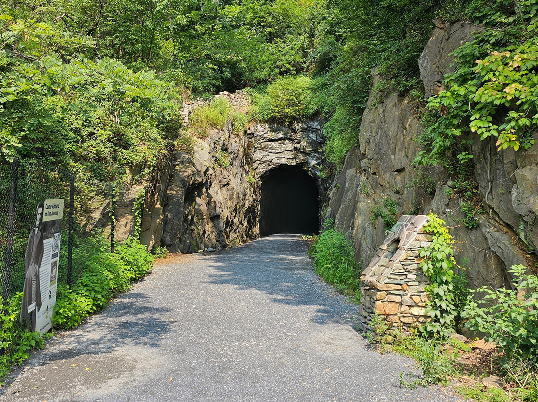 Blue Ridge Tunnel East Trailhead-Afton必去景点