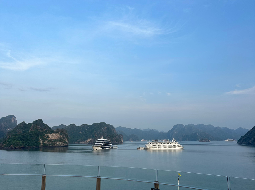 Elite of the Seas-下龙湾必去景点