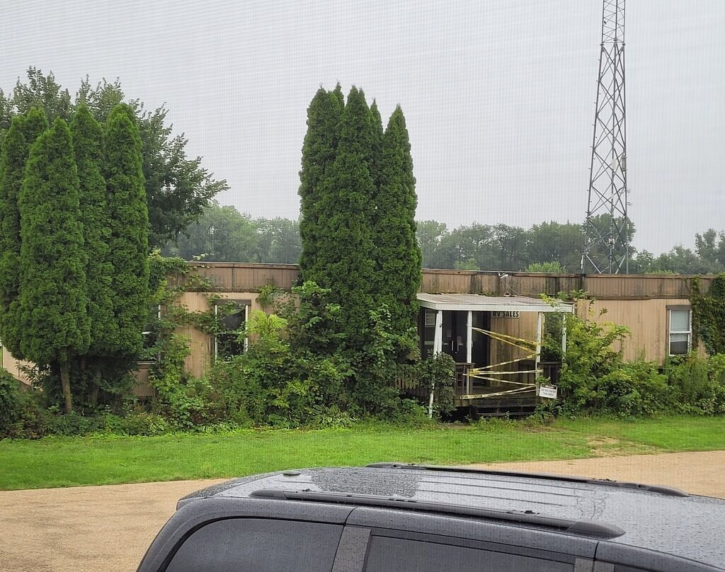 O'Connell's RV Campground Lakefront Cabin 9主图