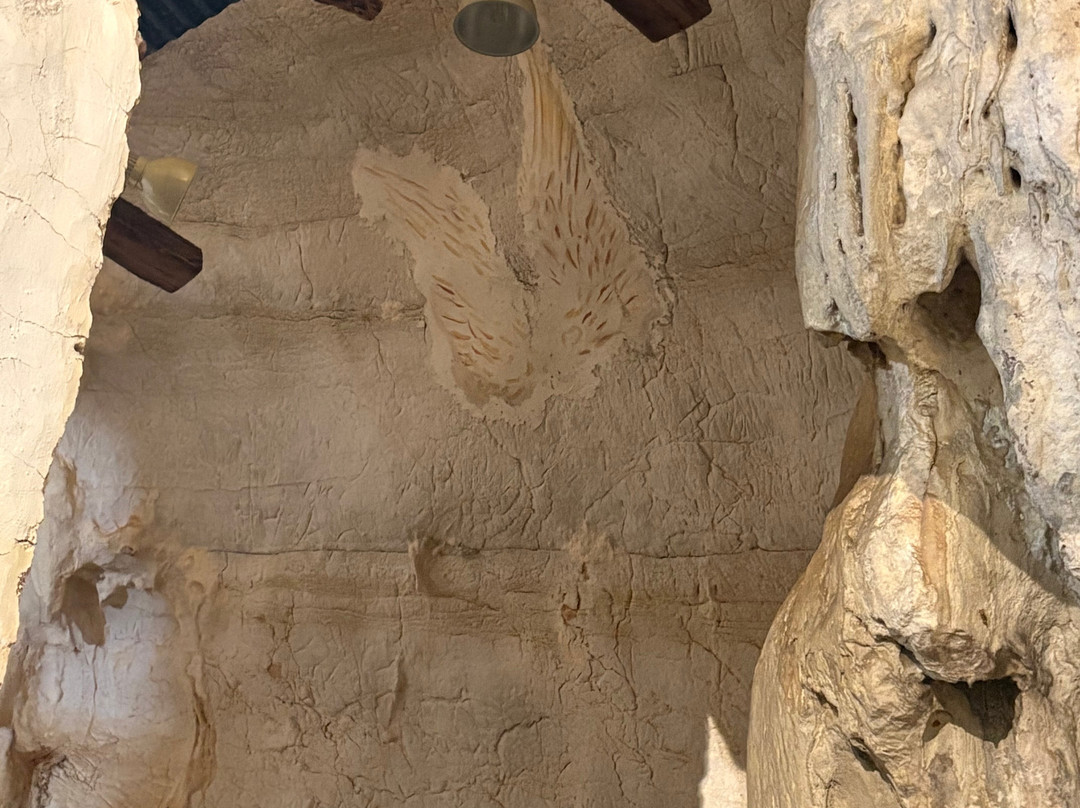 Grotta del Santuario di San Michele Arcangelo-Sant'Angelo a Fasanella必去景点