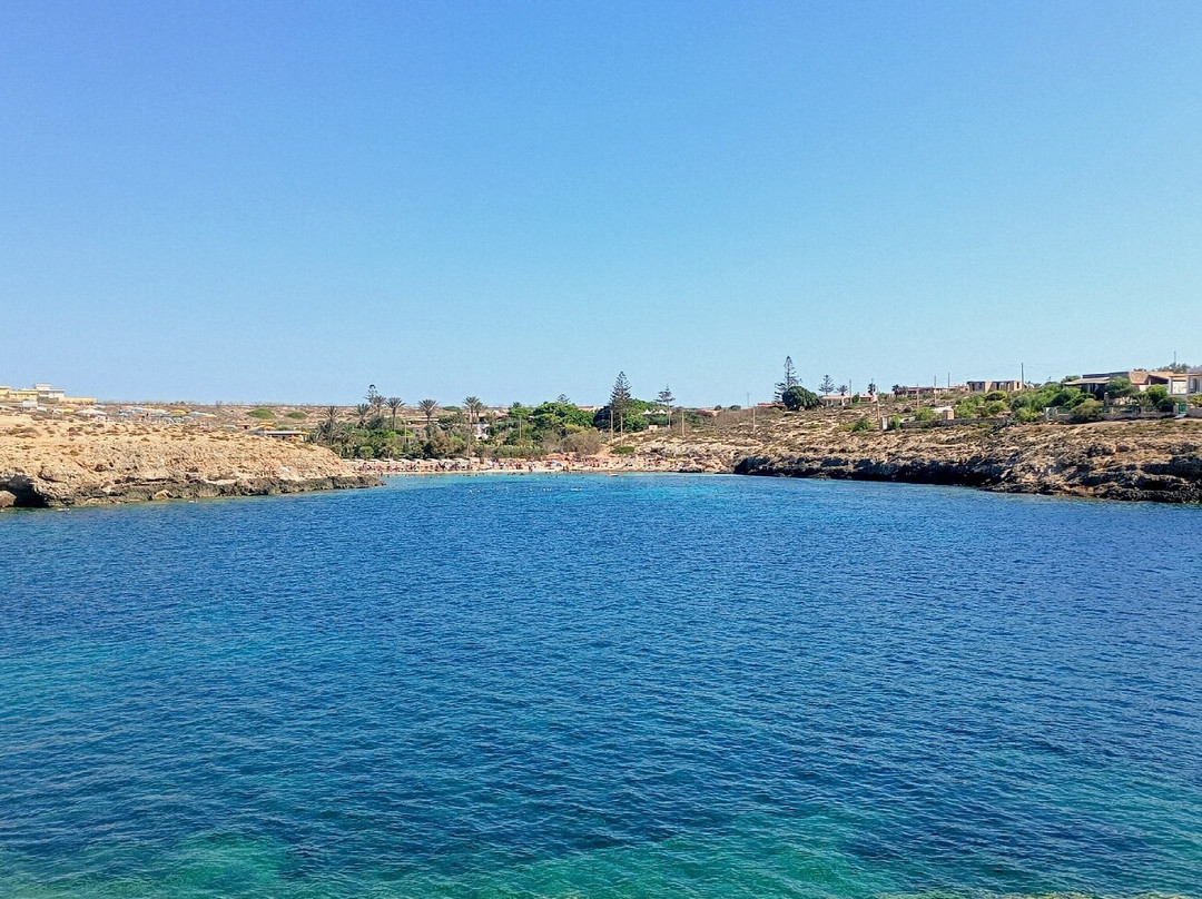 Spiaggia Di Cala Madonna-兰佩杜萨必去景点