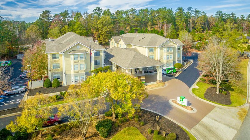 Holiday Inn & Suites 桃树市